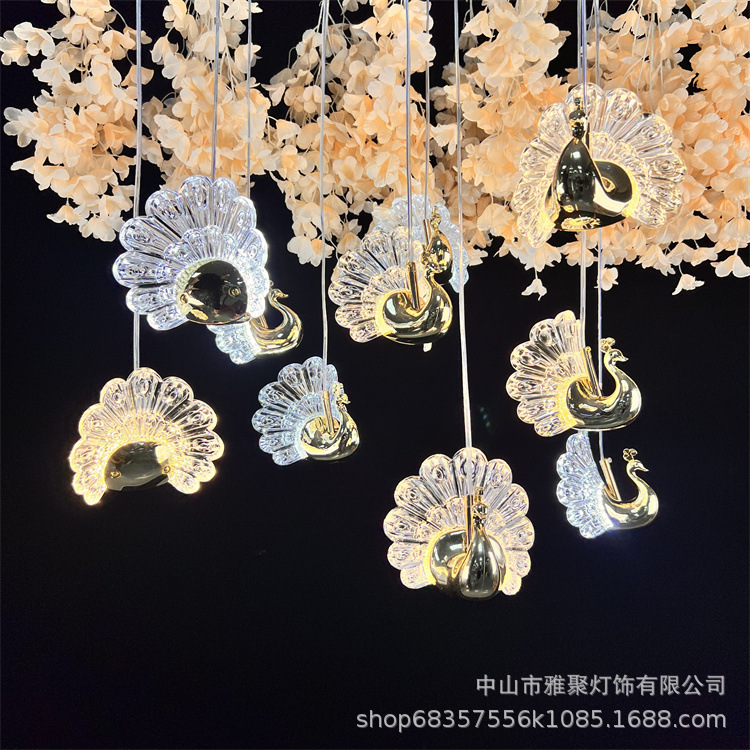 Nueva boda luminosa vivaz pavón acrílico lámpara galvanizada lámpara decorativa de etapa de boda diseño de techo del hotel
