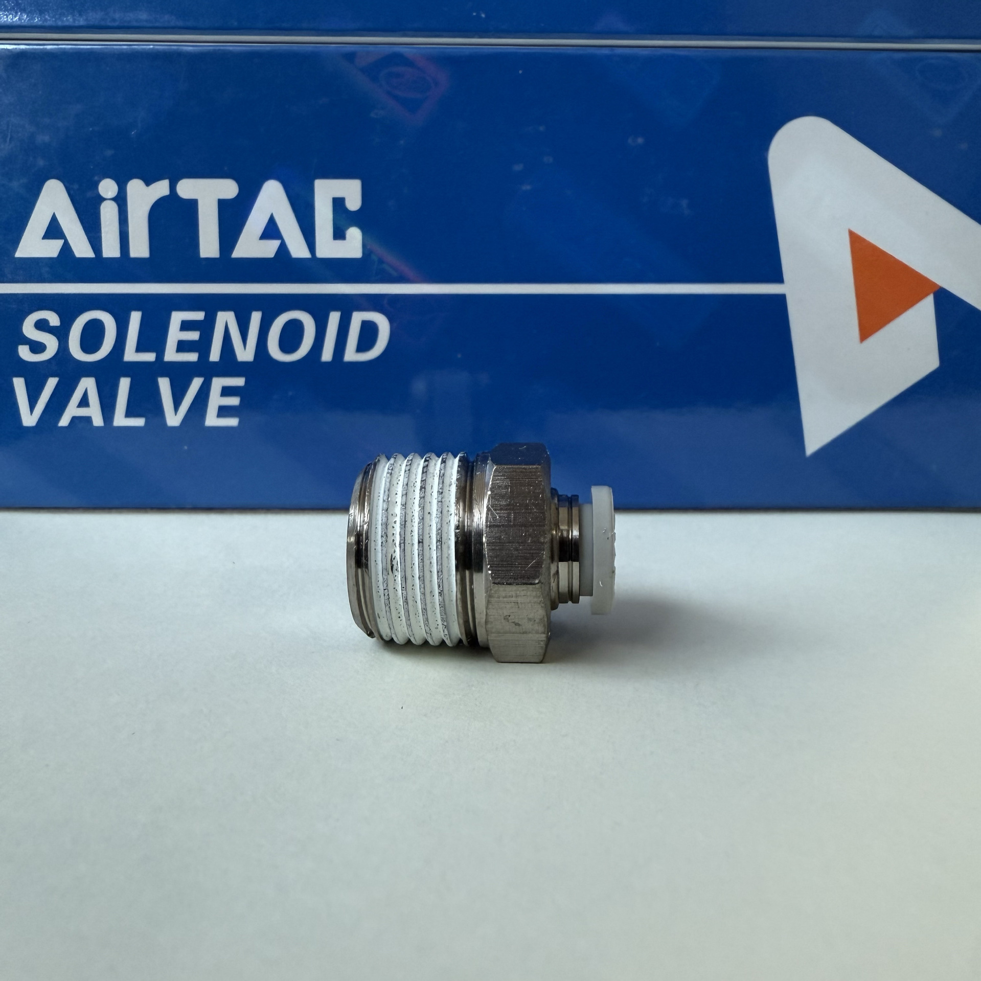 AirTAC亚德客气动原装正品螺纹直通型接头成品包PC804 现货