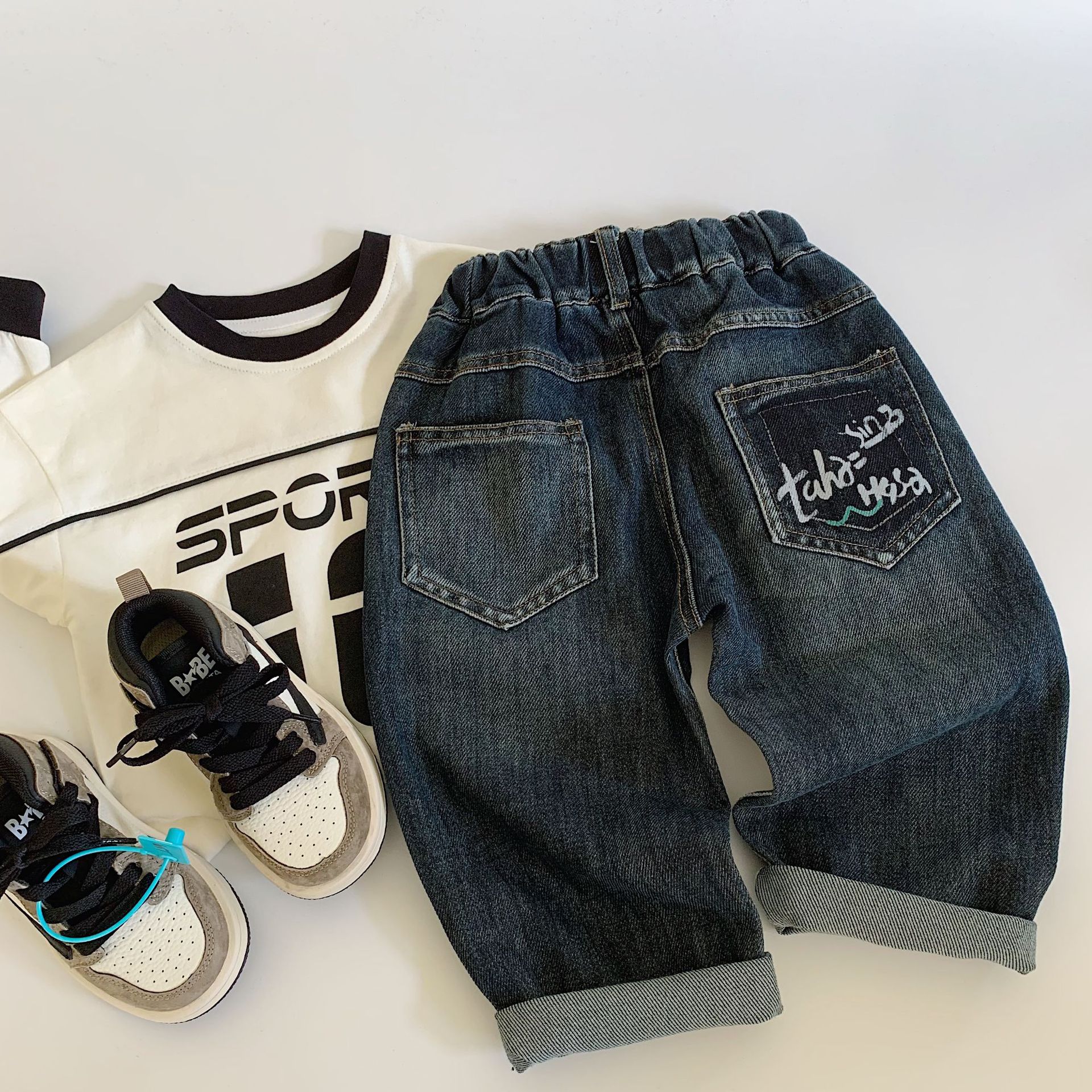 Jeans infantiles Mai Bao 2025, otoño nuevos pantalones casuales sueltos para niños, primavera y otoño, pantalones largos para bebés de moda image 3