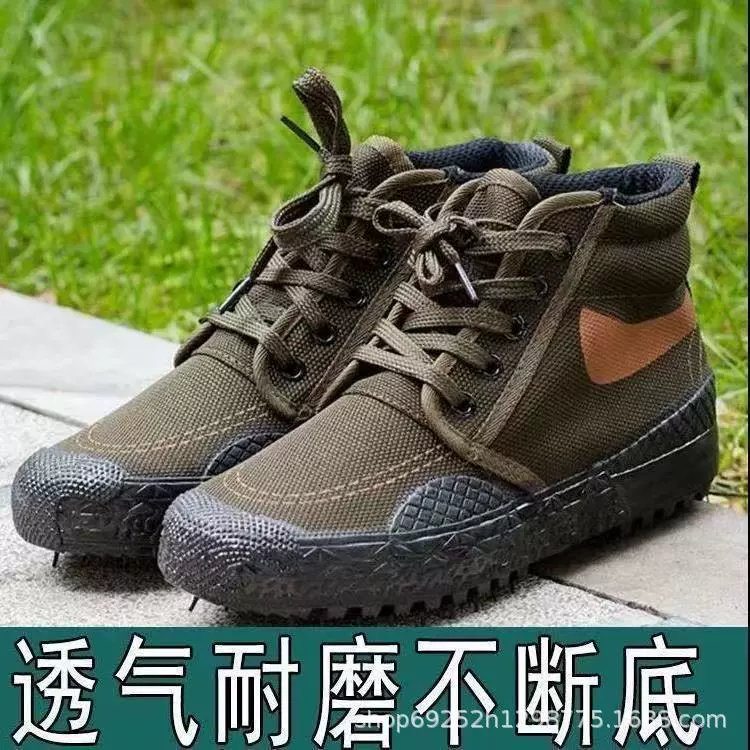 A piece of camouflage rubber sole high-top labor protection shoes for men's odorless shoes for construction site farmland liberated yellow rubber shoes for men and women