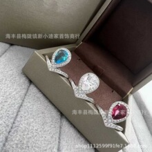 ����V���м���Ȼ����{����ʯ��ָŮ��������ˮ�����λʹڽ�ָ