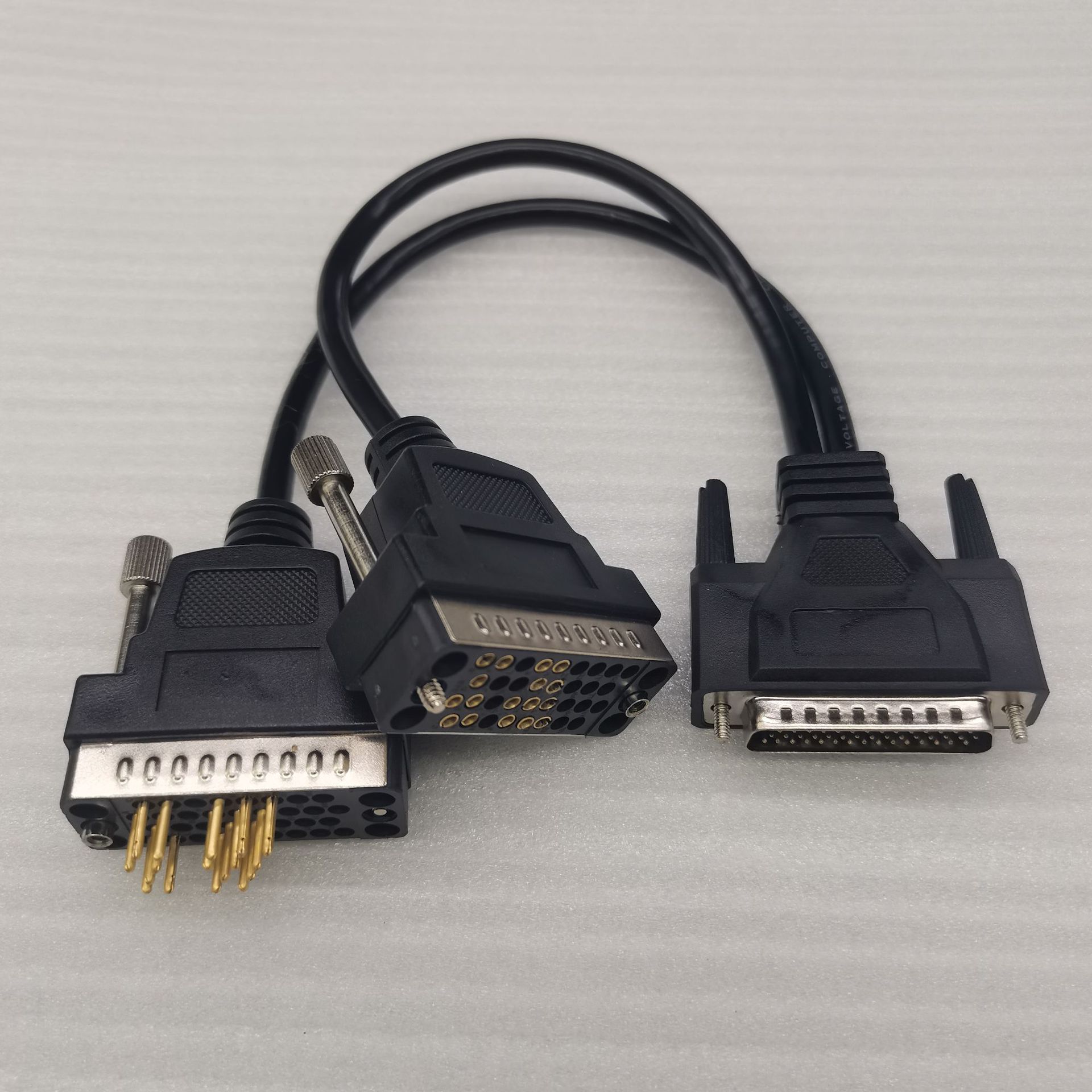 加工生产路由器V35连接线  一拖二  CR-V35MT-V35FC