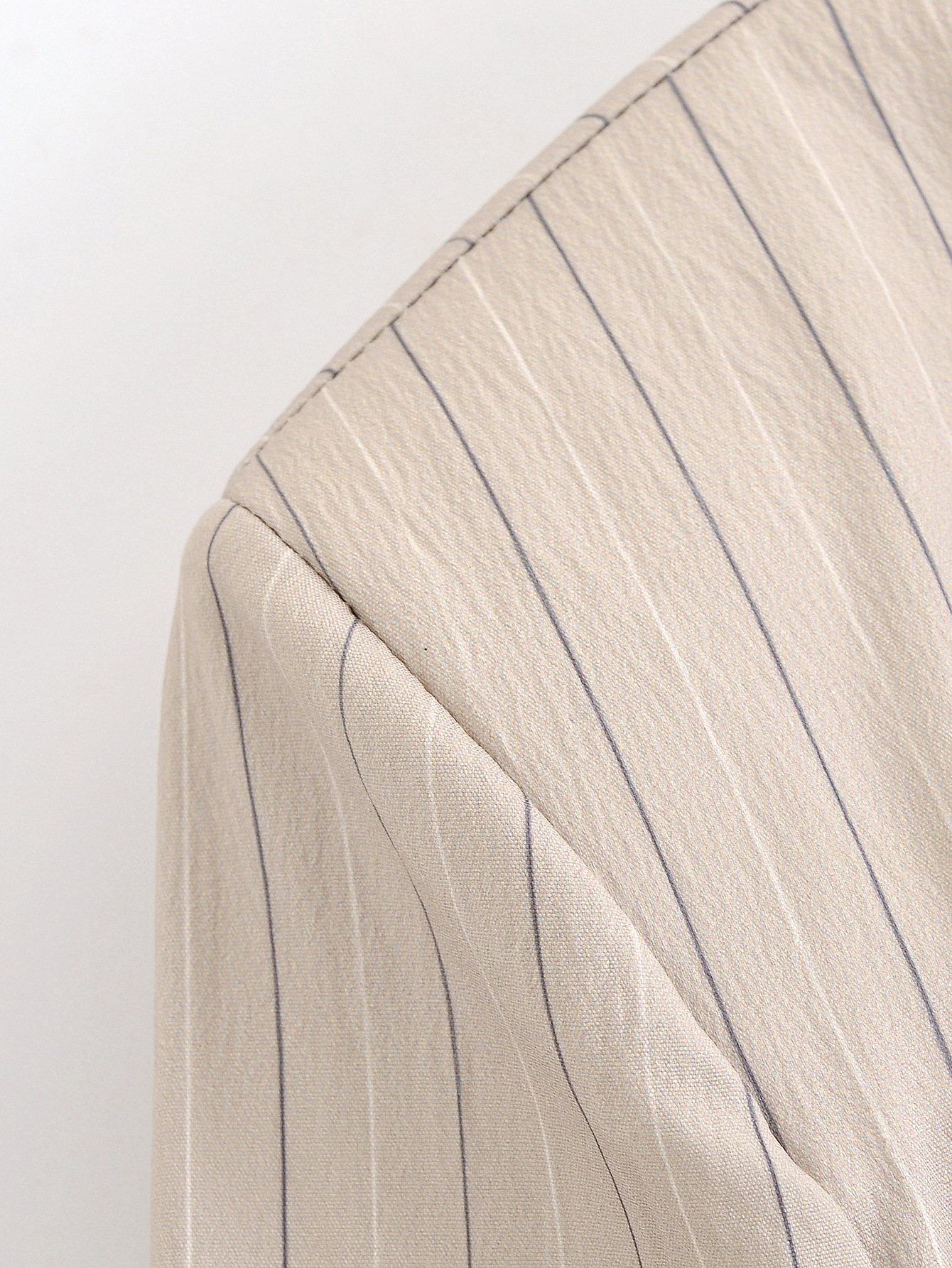 Ensemble deux pièces sexy GraceChic Cross-Border, composé d'un blazer rayé à nœud papillon et d'un short trapèze, idéal pour l'été._voghion.com