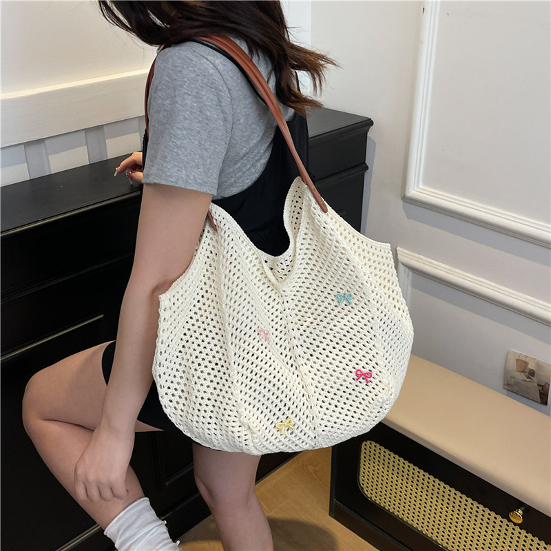 Viaje junto al mar estilo vacaciones bolso de playa tejido hueco mujer 2025 verano nuevo bolso tejido de paja bolso de alta capacidad