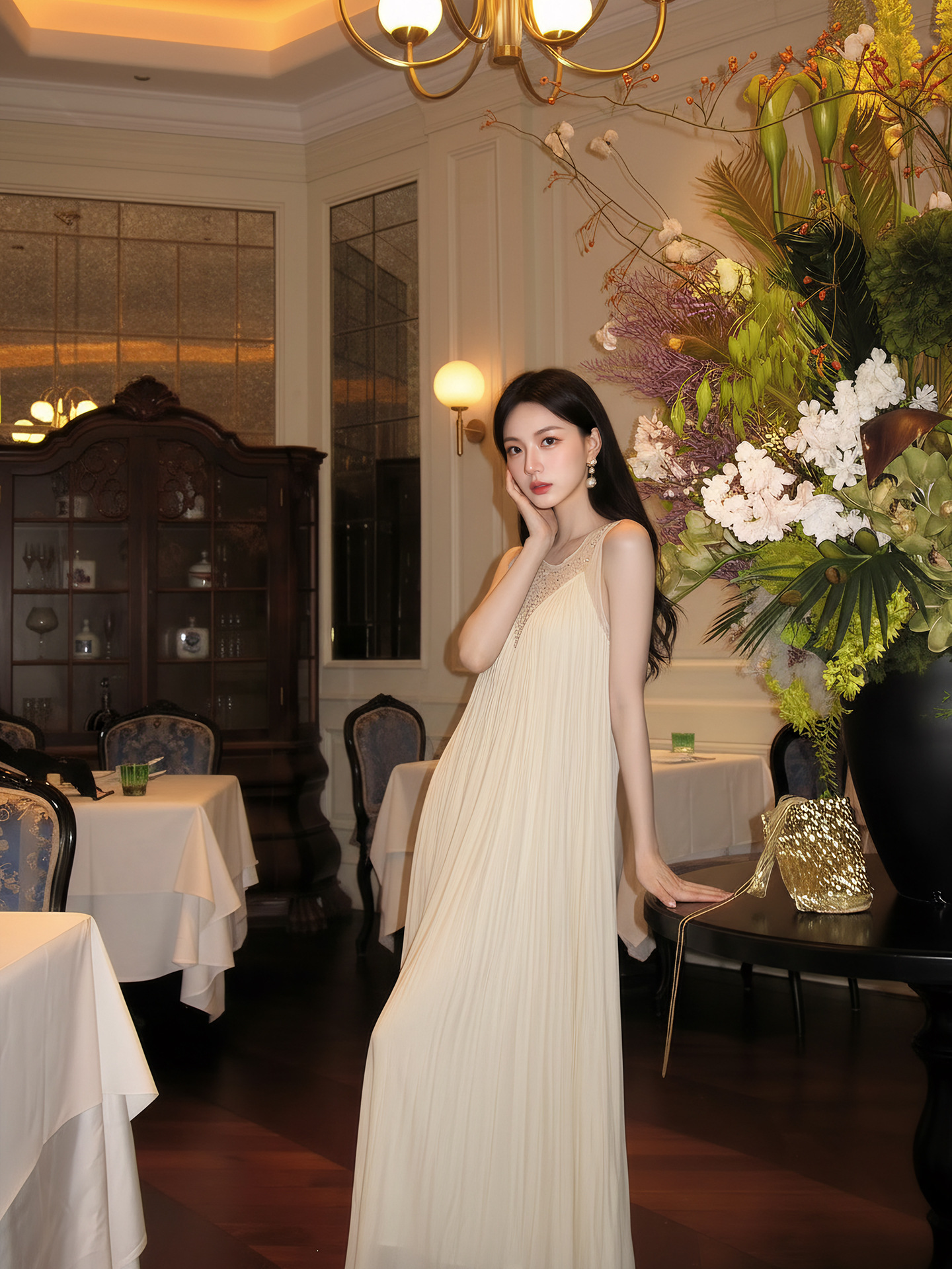 Đầm maxi nữ thắt eo không tay, cổ tròn, phối ren và vải lưới đính đá, tay áo xếp ly bồng — màu nâu, màu mơ