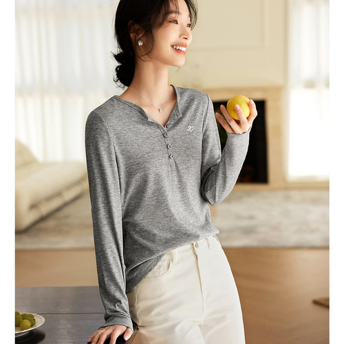 Casual Minimalist V-neck Long-sleeve T-shirt for Women, Spring Season, Letter Embroidery Design Top