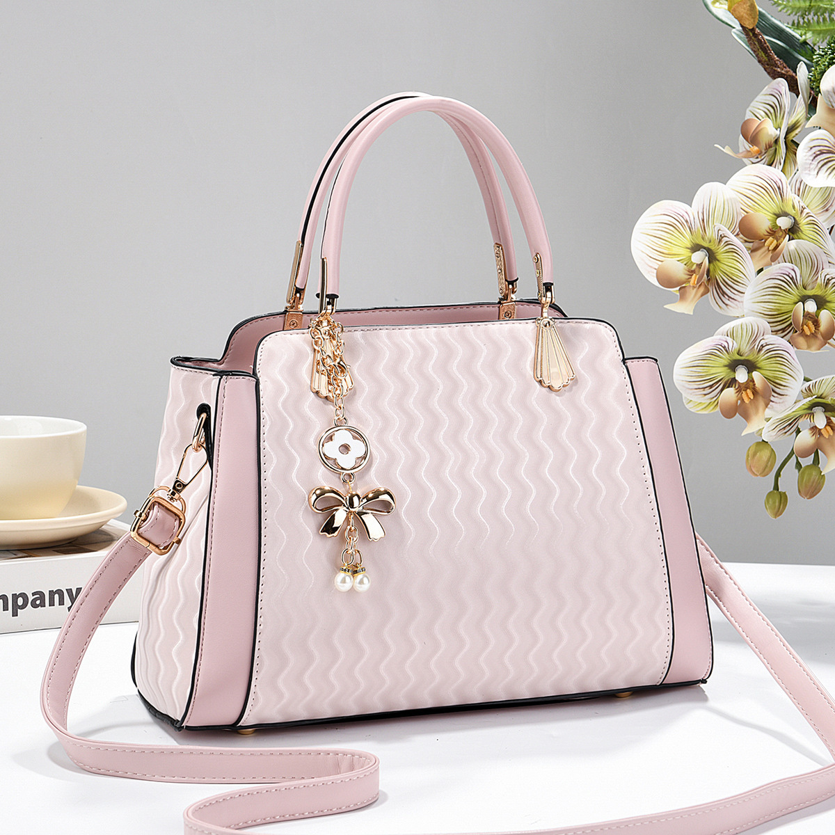 2026 nueva tendencia transfronteriza agua ondulado bolso de mano mujer universal transporte de gran capacidad mochila de hombro al por mayor