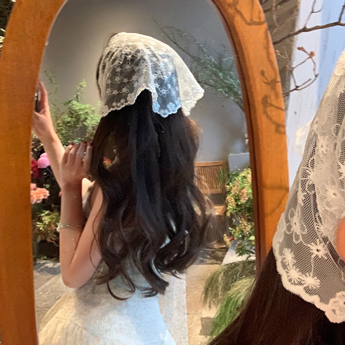 2024 Spring New French Retro White Lace Floral Head Scarf for Women Head Covering Triangle Scarf Beach Silk Scarf Fashion Band