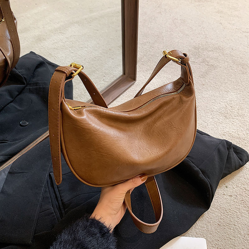 This year's popular women's bag 2023 new fashion solid color textured shoulder bag retro commuter crossbody dumpling bag