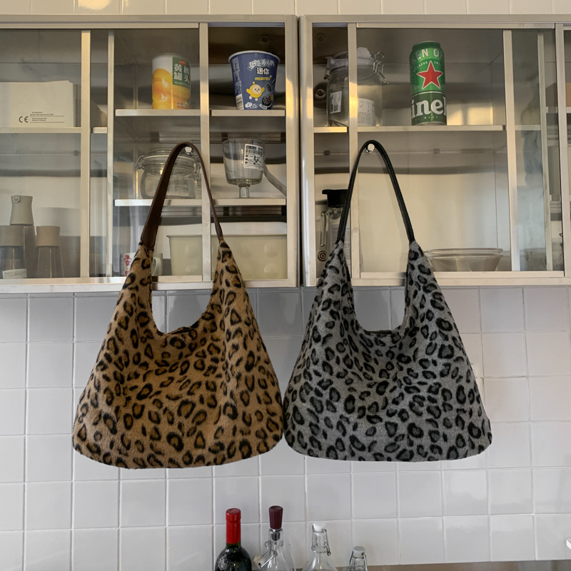 Corea del Sur estampado leopardo lazo viento bolso de brazo de viaje de mujer 2025 nuevo invierno bolso de hombro de tería