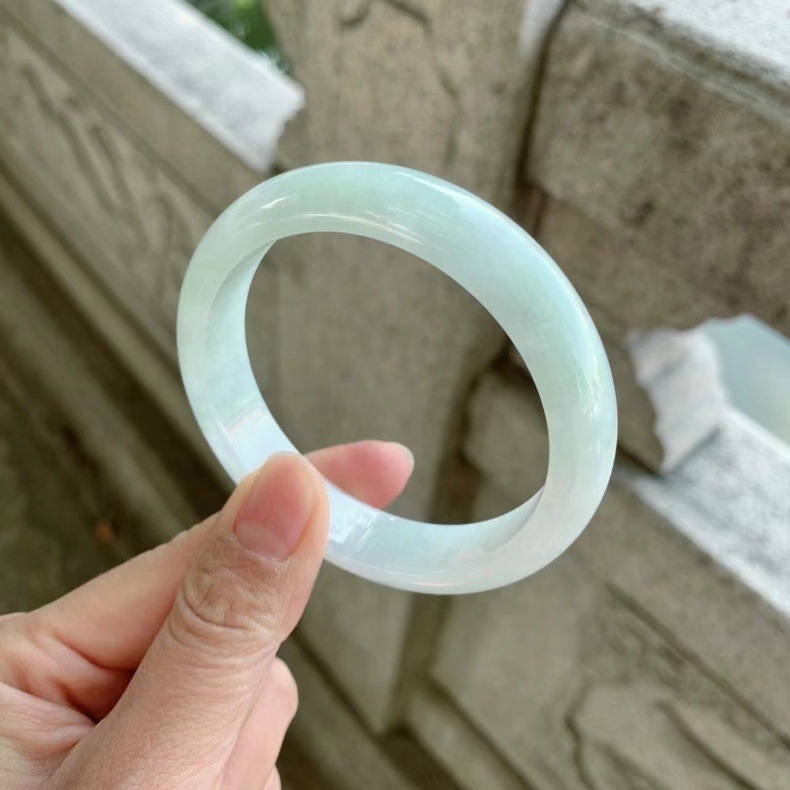 Vòng tay nữ đá tự nhiên màu xanh nhạt cao cấp – đường kính trong 52–64 mm chi tiết 3