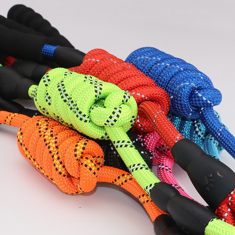 Fábrica al por mayor de alta calidad Transfronteriza Popular perro caminando perro cuerda de tracción nylon reflectante cuerda redonda cuerda de tracción para mascotas suministros