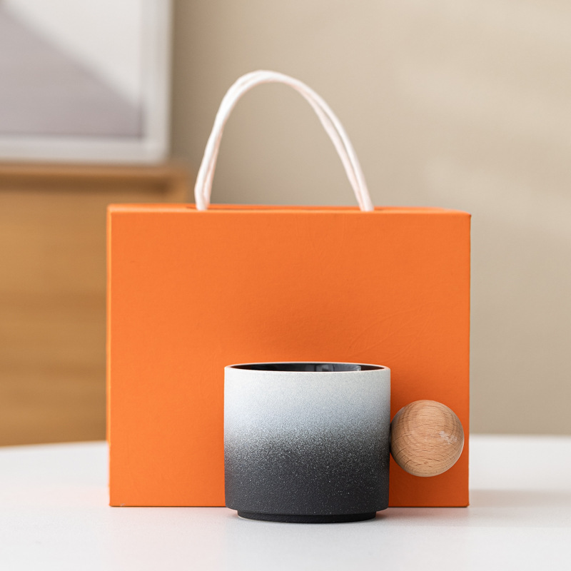 Caja de regalo con gradiente en blanco y negro