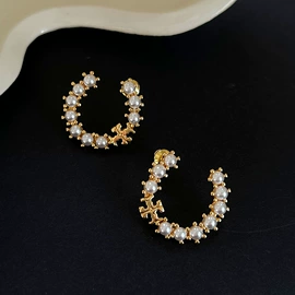 项链;耳环;耳钉