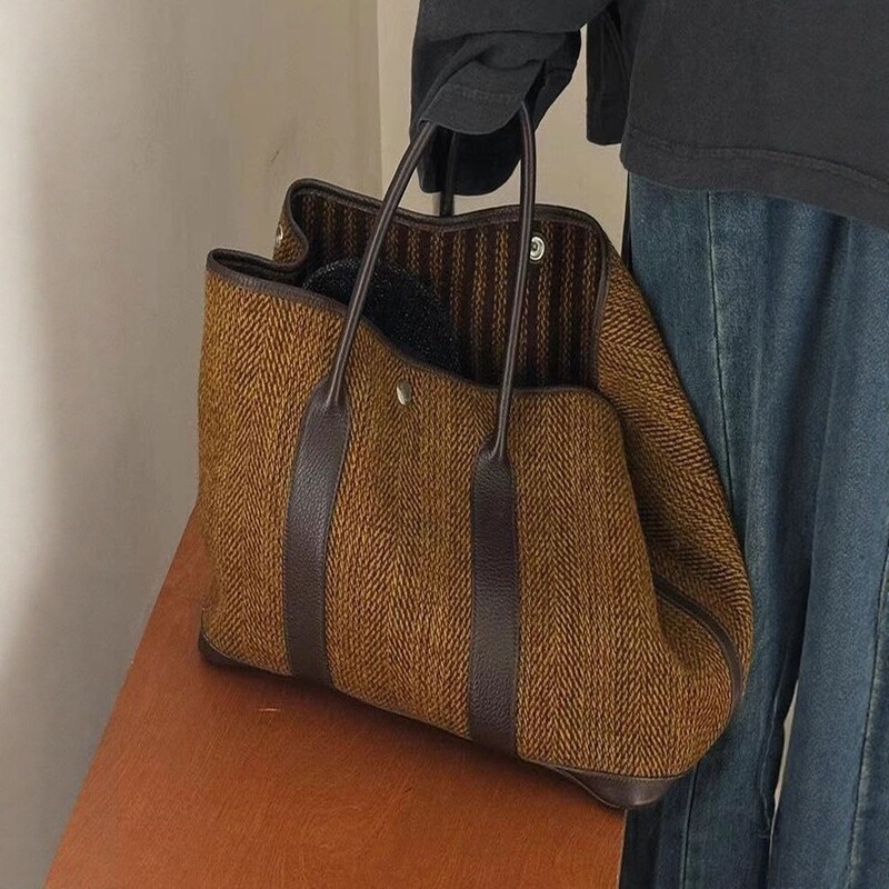 2026 New Retro Woven Tote Bag Women's Large Capacity Commuting Shoulder Handbag Casual and Easiest for Match Daily Travel
