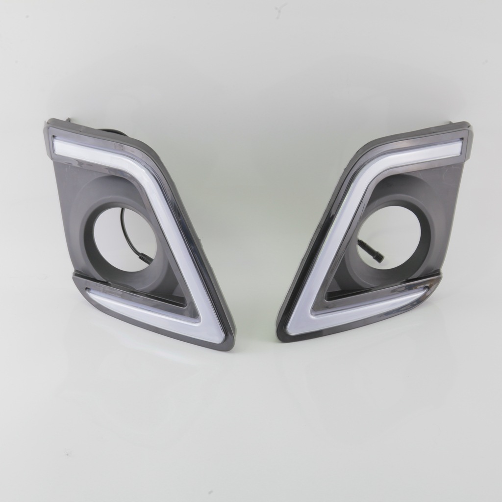 Adecuado para 15-16 Toyota REVO HELAX Luz de marcha diurna LED Luz de marcha diurna con luz de niebla de dirección