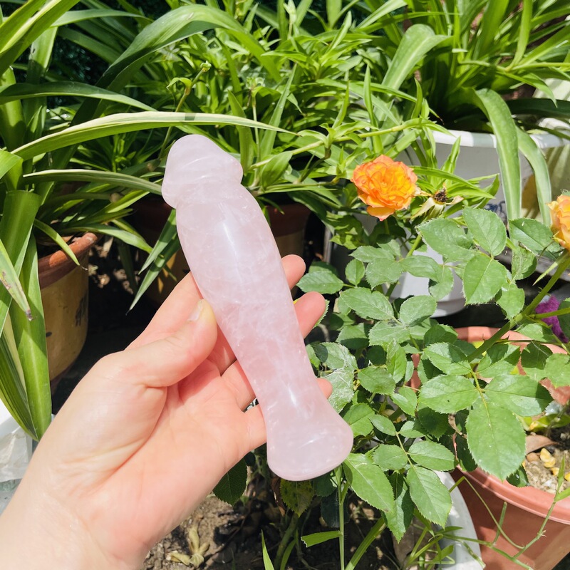 天然粉晶雕刻原石打磨水晶按摩棒 图 1