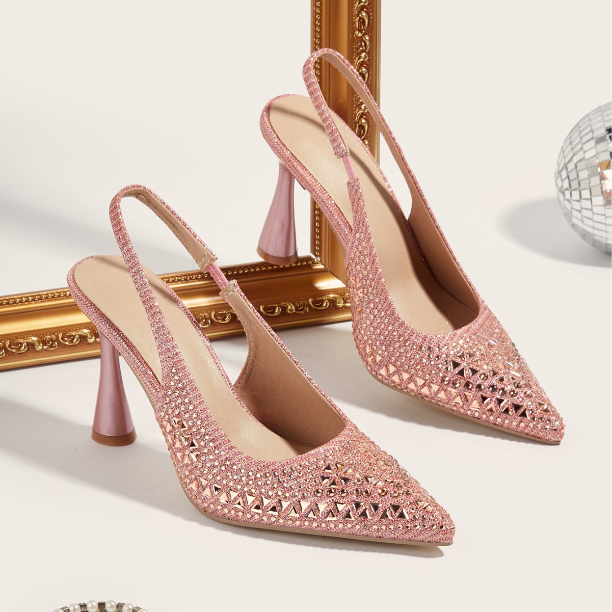 Comercio exterior tacones altos puntiagudos personalidad europea y americana sandalias de mujer sexy con zapatos de una sola palabra 2025