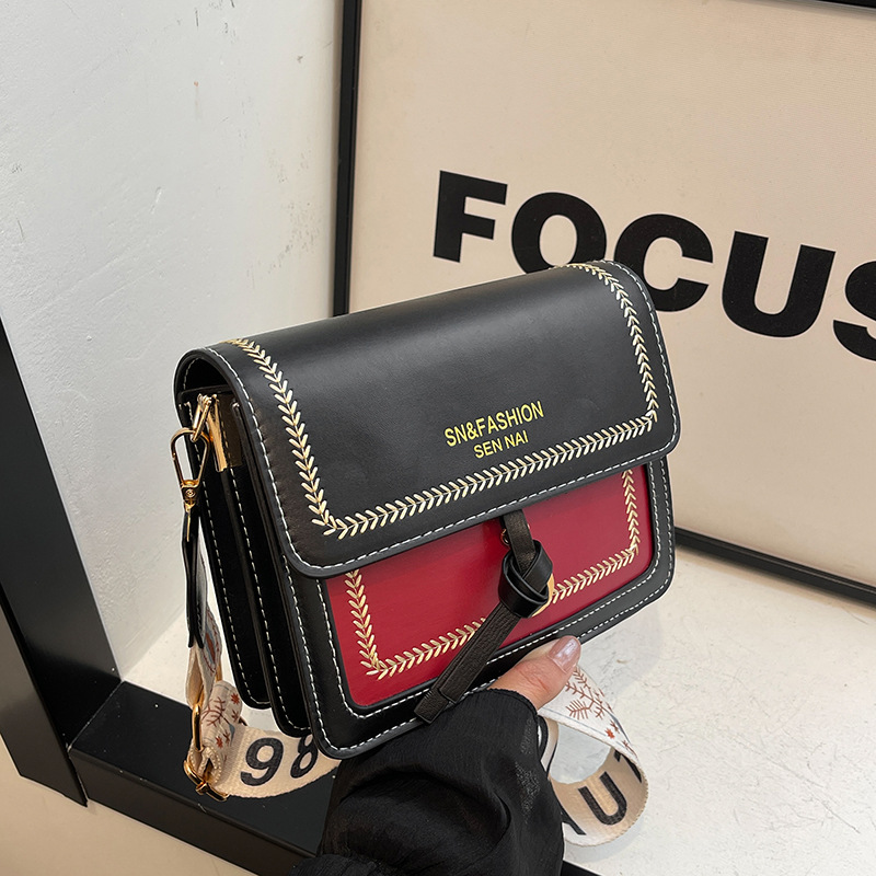 2024 bolso de hombro ancho simple de moda nueva textura bolso de mujer estilo extranjero un hombro multicapa pequeña mochila fresca
