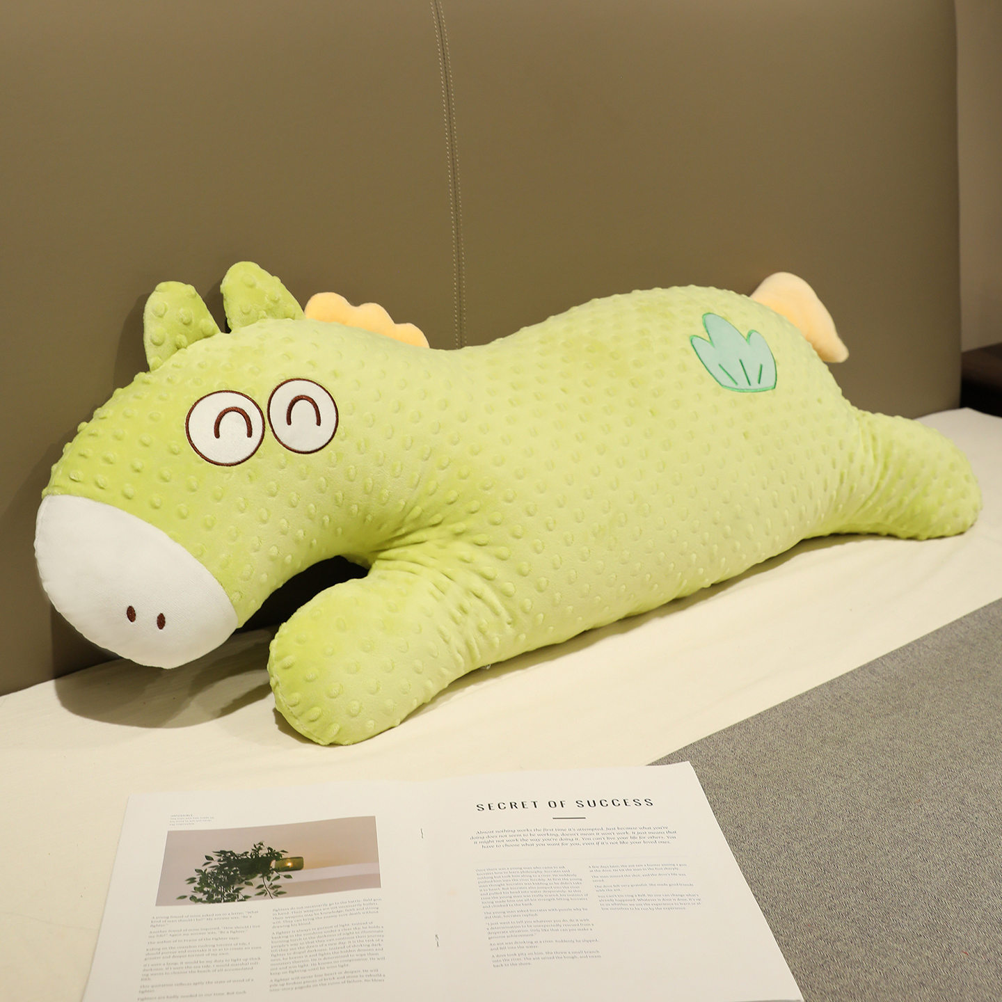 El barro de hierba tiene un caballo.