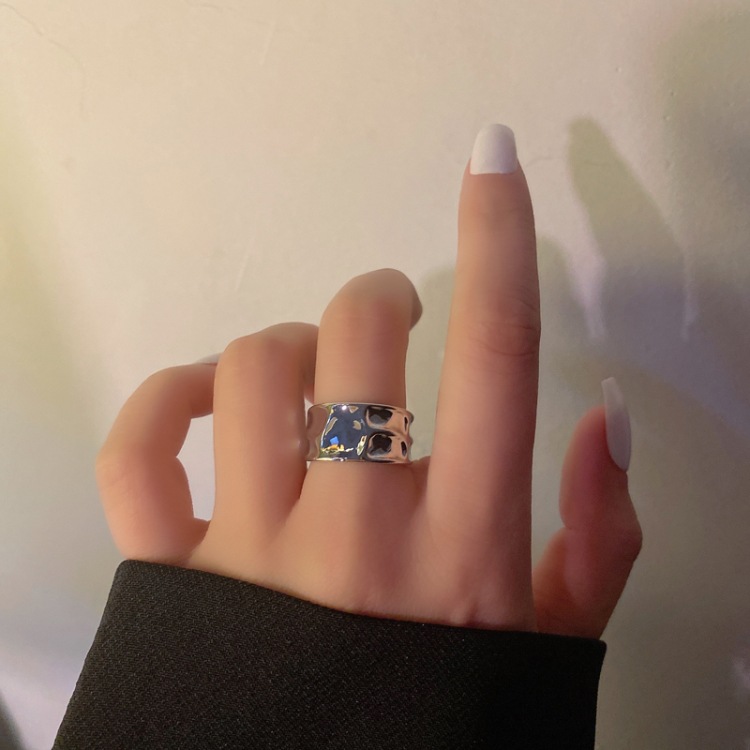 Offener Ring Mit Metallhöckeroberfläche display picture 6