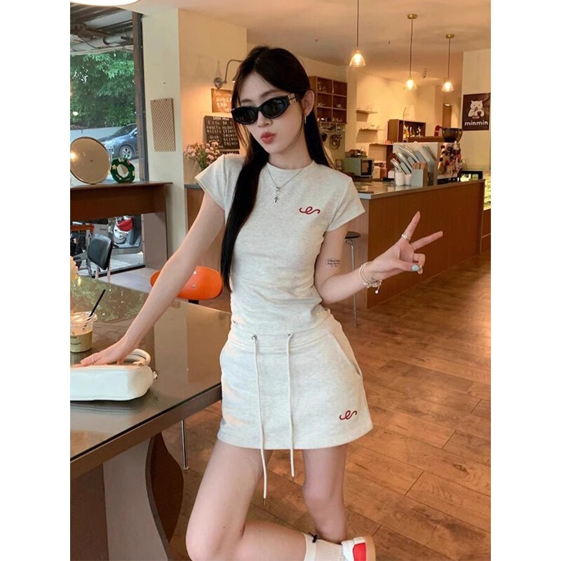Korean Hot Girl Casual Sports Suit Women's Summer Fashion Slimming Loose Korean Style Student Short-Sleeved Shorts Two-Piece Set