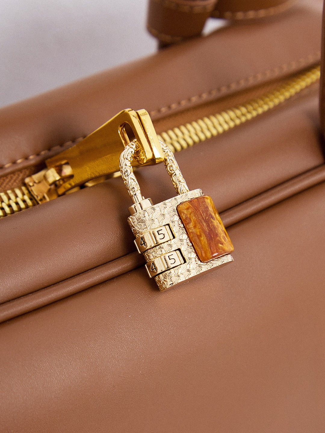 Xuping aleación de cobre retro estilo de diseño de nicho de moda se puede modificar la contraseña bolsa candado al por mayor transfronterizo