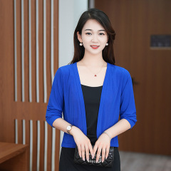 夏の女性の新型の氷の糸の百合の短い金の小さい外はシフォンを掛けて身を修める小さいショールのオーバーのカーディガンのエアコンのシャツを防ぎます。