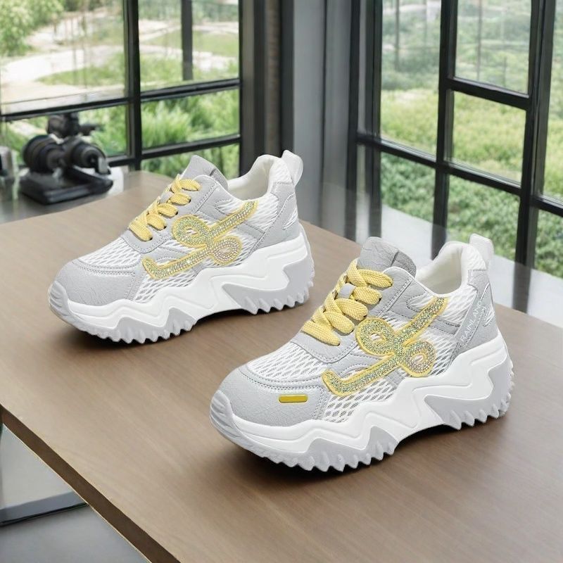 Zapatos de verano nuevos zapatos de mujer de altura transpirable de fondo grueso rebote universal mesh casuales zapatos deportivos de mujer