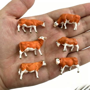 Мини-фигурка коровы 1:87 для макета декор