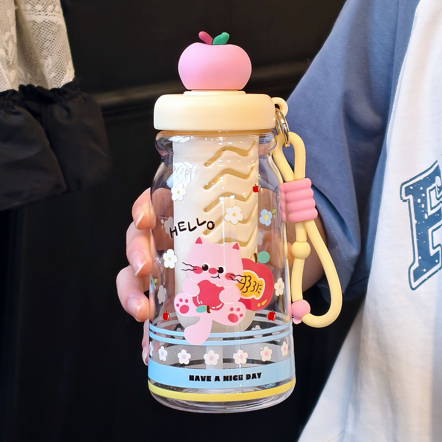 Hermosas tazas de agua de paja de gato para niñas de alto valor facial de verano tazas de té de gran capacidad de flores tazas de plástico resistentes a altas temperaturas estudiantes