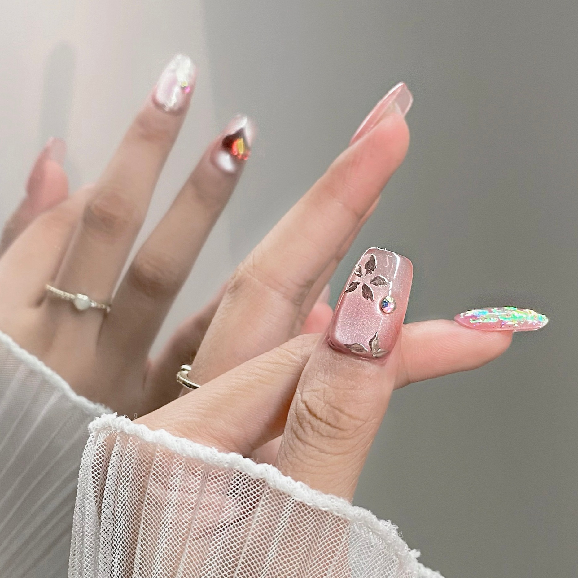 Yiyi Dance Romance-Armadura vestida a mano, amor, ojos de gato de verano, temperamento de alto nivel, blanco