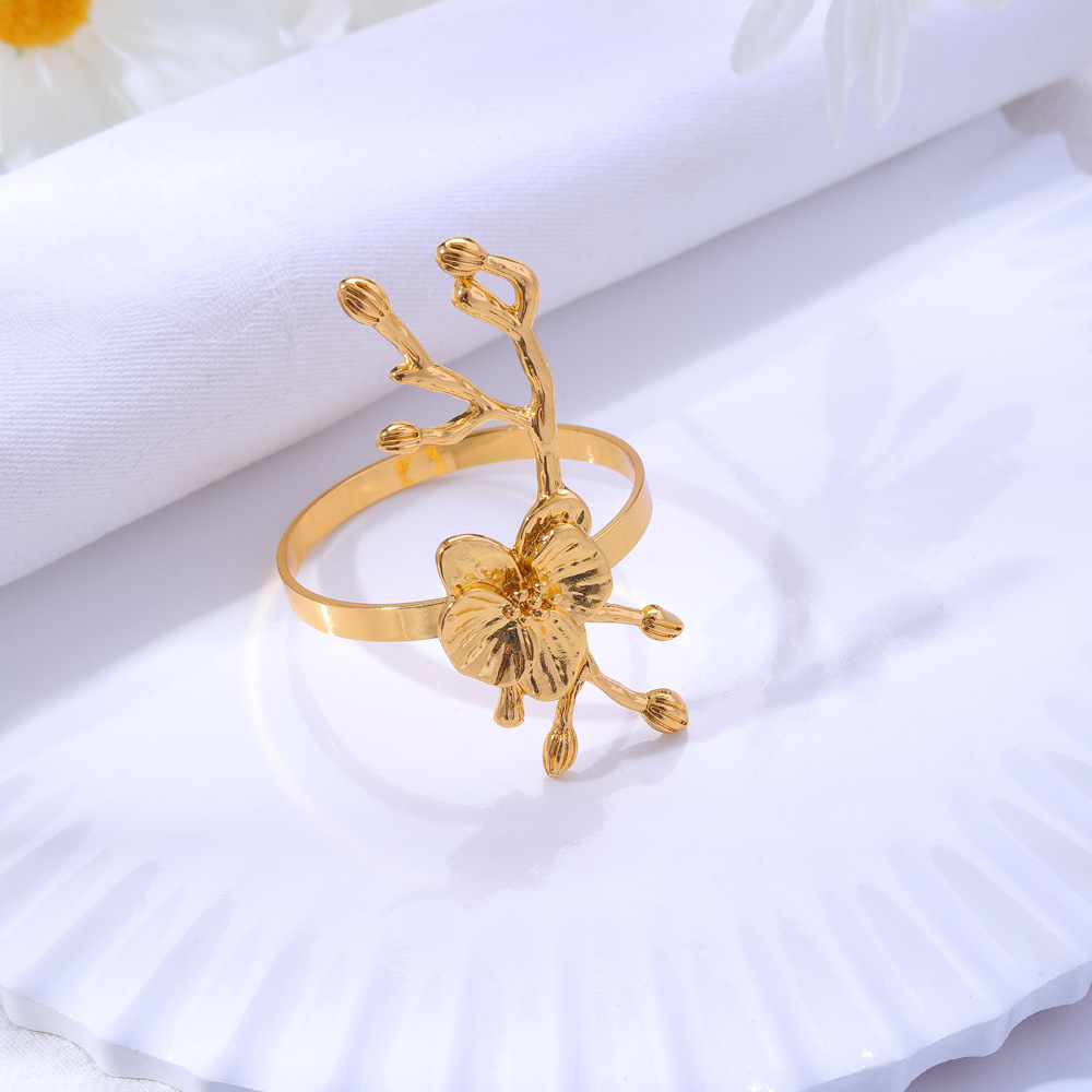 Alloy Material Plum Blossom Pattern Elegant Plum Blossom Alloy Napkin Ring 1 Piece