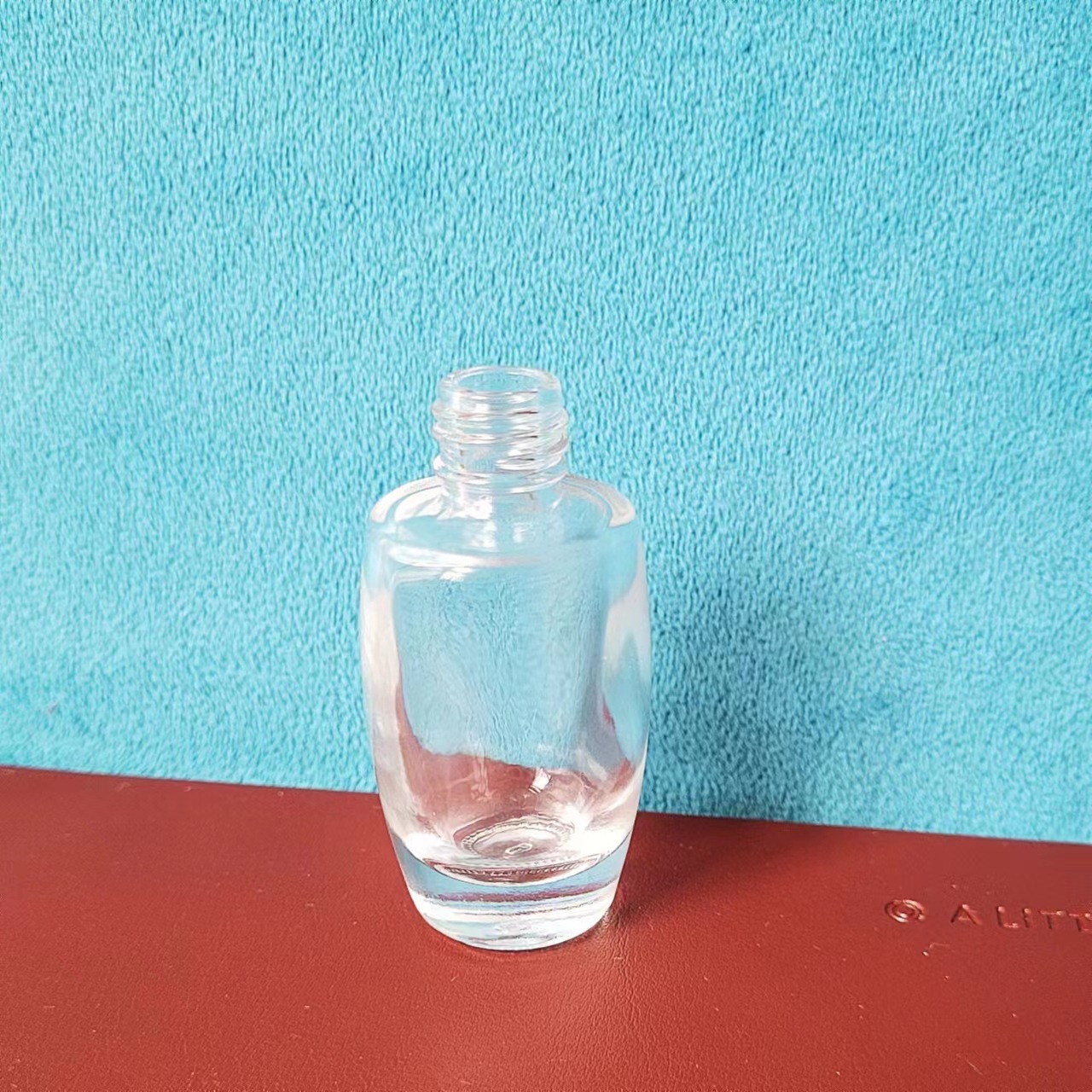 Botella de esmalte de uñas de dos cabezas Botella de pegamento para colorear productos para el cuidado de la piel Botella de maquillaje de subempaque Botella de brillo de labios portátil líquido de diferentes propiedades