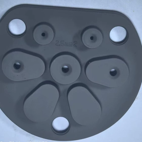 Завод-изготовитель изготавливает на заказ резиновые уплотнители для электромобилей по чертежам, износостойкие силиконовые уплотнительные кольца для транспортных средств.