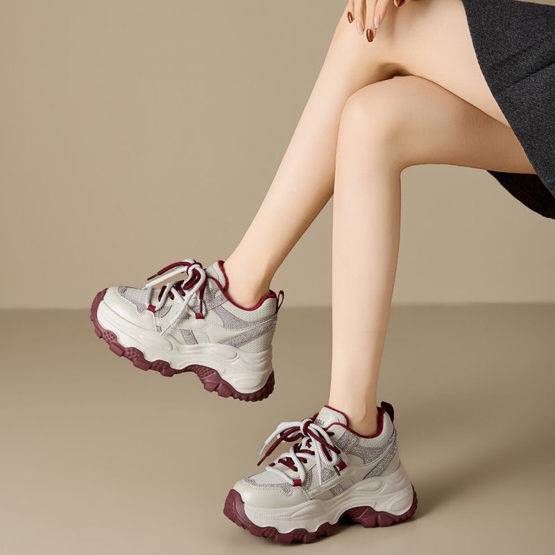 Pequeños zapatos de suela gruesa para mujeres 2026 nueva primavera versátil correr ligera antideslizante zapatillas deportivas pequeñas