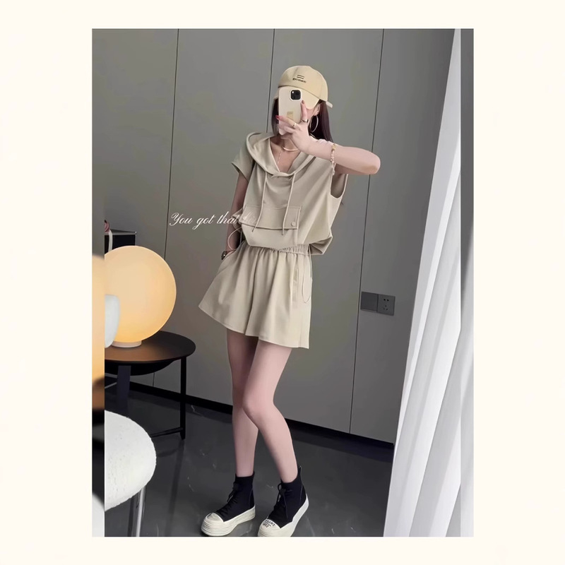 Internet-famous Age-reducing Sports suit Women's Summer Professional Hooded Sweat Wide-leg Shorts Tea-style Casual Wear Two-piece Set Internet-famous Age-reducing Sports suit Women's Summer Professional Hooded Sweat Wide-leg Shorts Tea-style Casual Wear Two-piece Set