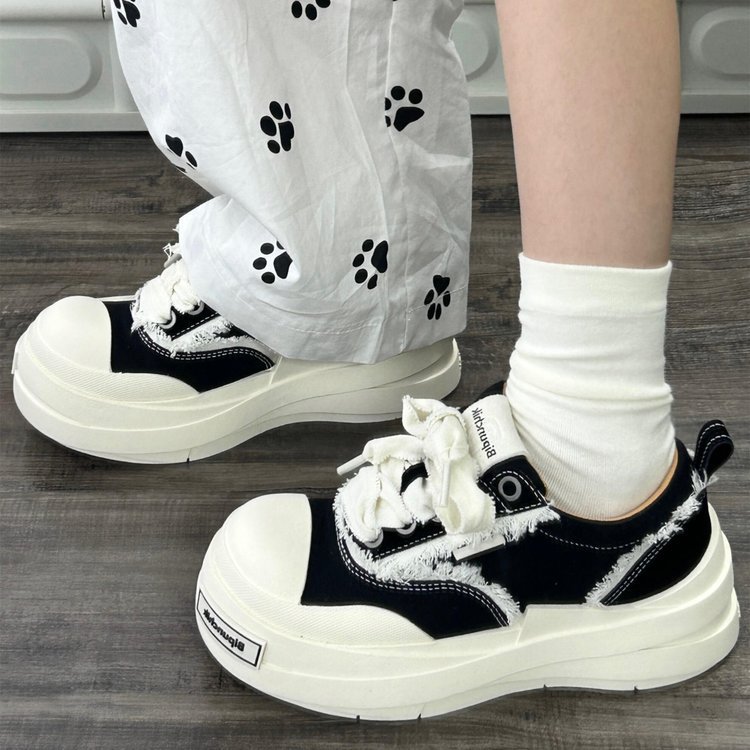 Zapatos de lona de vendaje negro y blanco pareja zapatos de cabeza grande de moda nacional de suela gruesa de moda masculina y femenina retro versátil zapatos de skate de altura