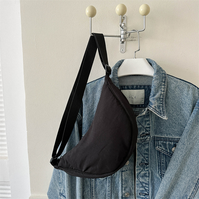 Nueva bola de masa femenina 2023 otoño marea bolsa de hombro simple moda nylon tela deportes mensajero bolsa