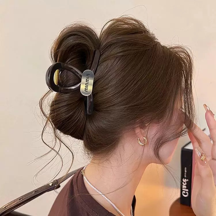 かわいい秋冬用ヘアクリップ 女性用 2025年新作 高級感 後頭部ヘアピン シャーククリップ 絶妙なヘアピン ヘアアクセサリー