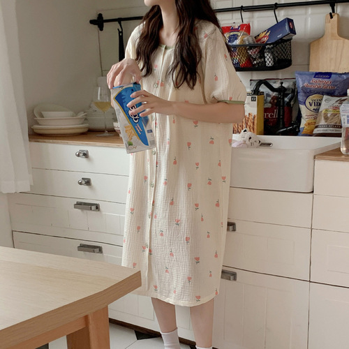 Summer postpartum sleepwear: Women's mid-length pajamas and nightgowns—thin, pure cotton gauze style perfect for nursing mothers, pregnant women, and comfortable at-home wear during pregnancy.