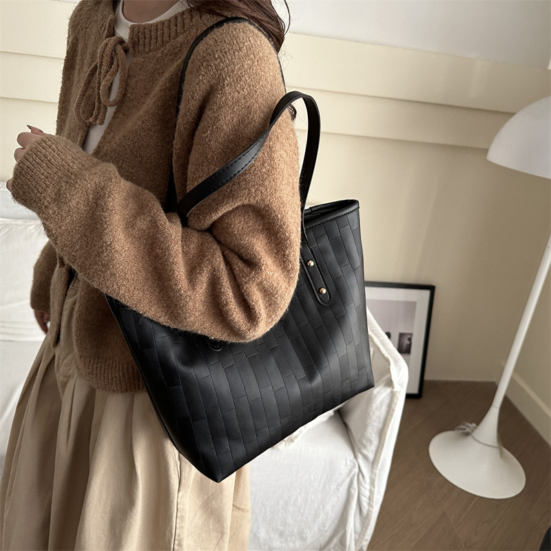 Personalidad de la bolsa de gran capacidad para mujeres invierno 2024 nueva moda mochila casual textura clase de viaje bolsa