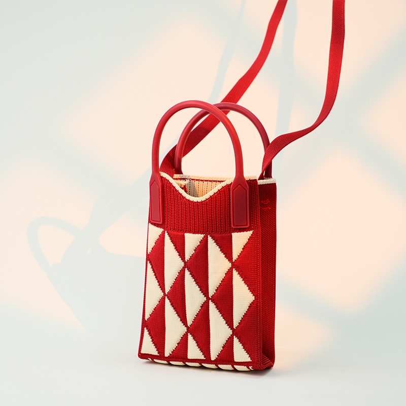 대비 삼각형-레드