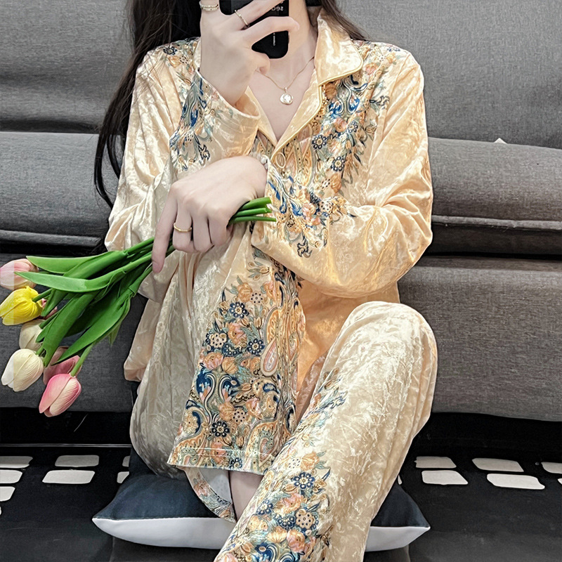 Autumn and Winter Gold Velvet Pajamas for Women Printed Striped Letters Light Luxury High-End Gold Diamond Velvet Home Wear Set Autumn and Winter Gold Velvet Pajamas for Women Printed Striped Letters Light Luxury High-End Gold Diamond Velvet Home Wear Set