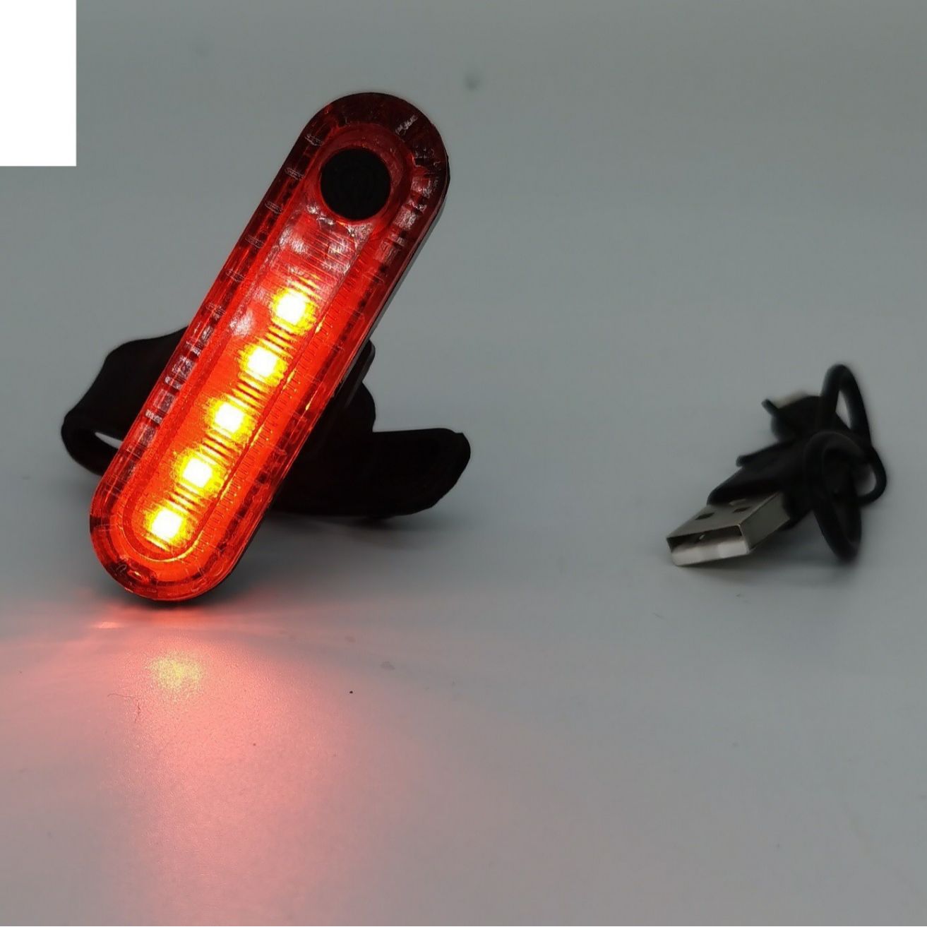 Luz trasera de bicicleta de montaña de carga de conducción nocturna luz de flash niños equilibrio decoración de bicicleta de carretera luz de advertencia