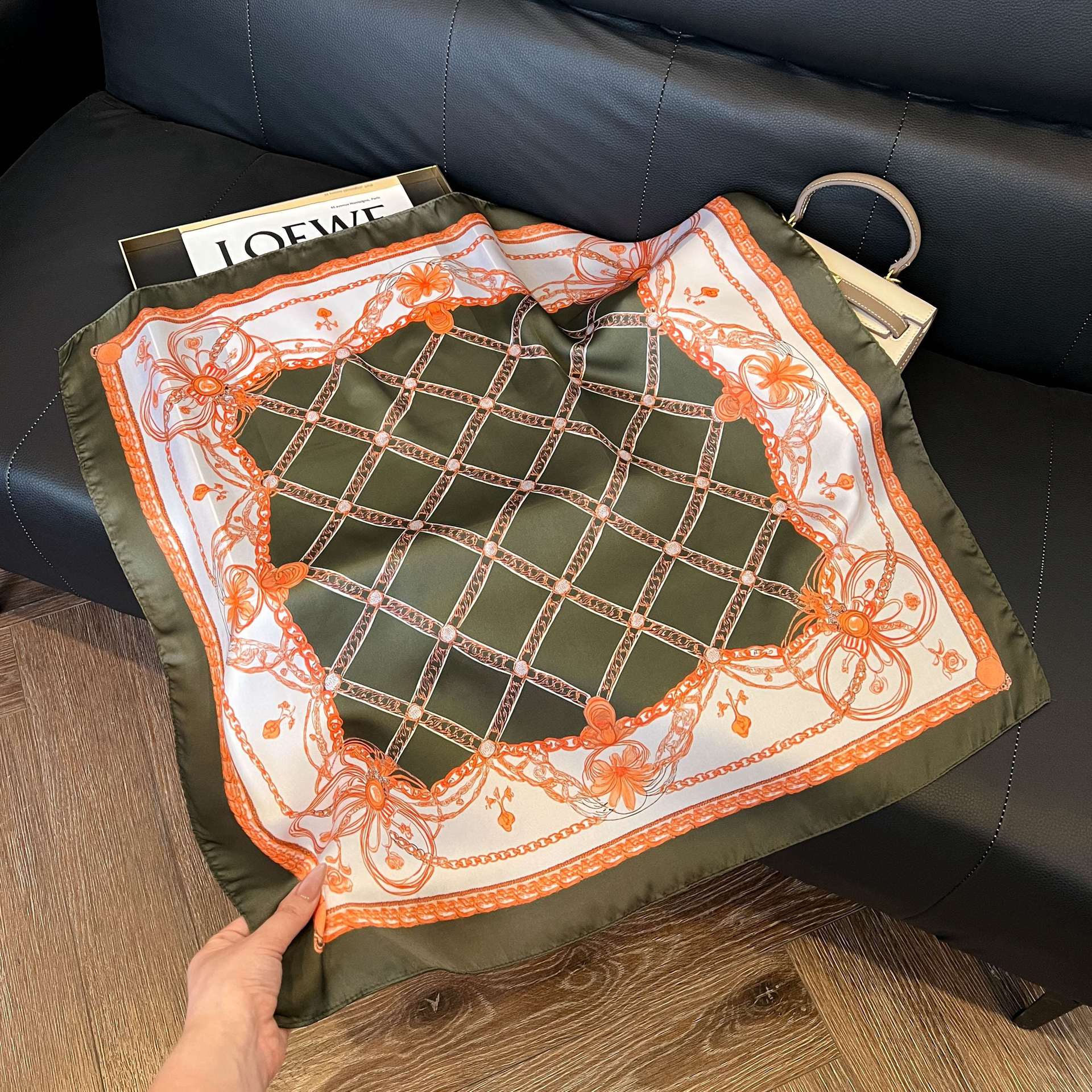 Transfronterizos nuevos bufandas de seda azul de alto nivel de seda cuadrada de simulación bufandas de moda de decoración de moda de combinación bolsa correa de pelo bufandas profesionales