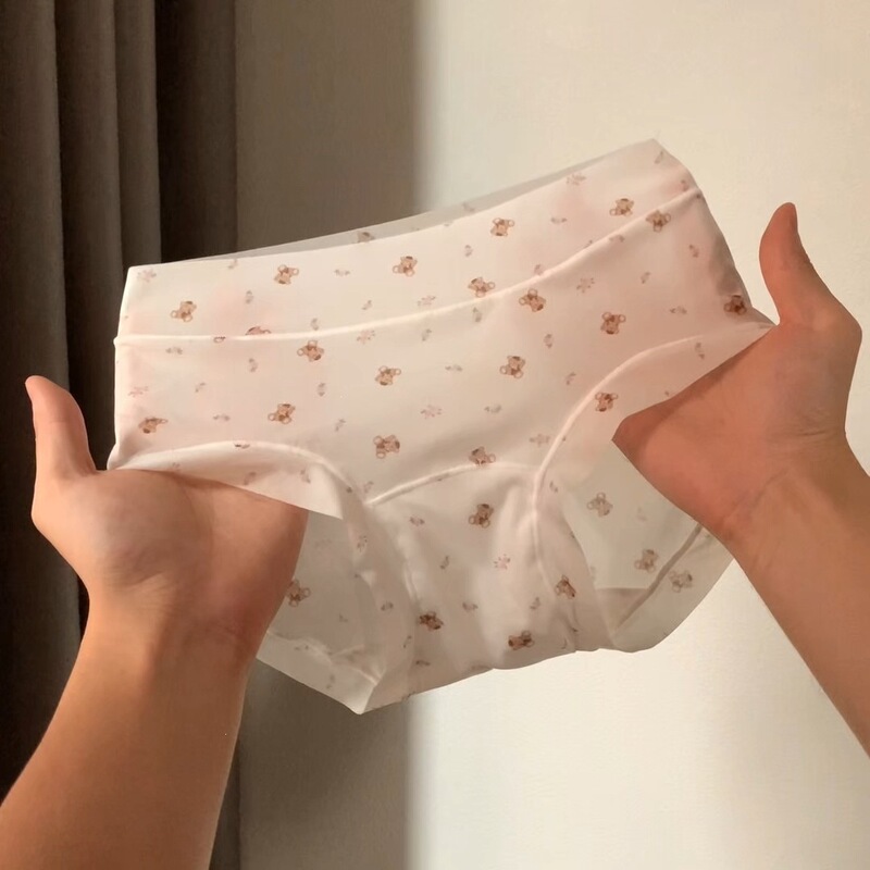 Cartoon cute thin ice silk seamless nude-feel mid-waist boxer briefs for women with extended pure cotton crotch, breathable women's underwear