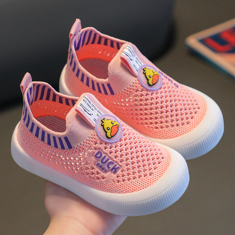 Calzado deportivo para niños 2025 nuevos zapatos de tejido volador antideslizantes de suela suave para hombres y mujeres zapatos de malla transpirable de un pie