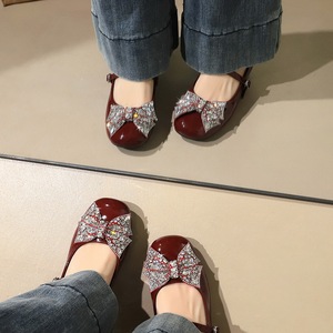 839-H118 French style round toe rhinestone bow decoration, shallow mouth, straight strap, internally raised patent leath