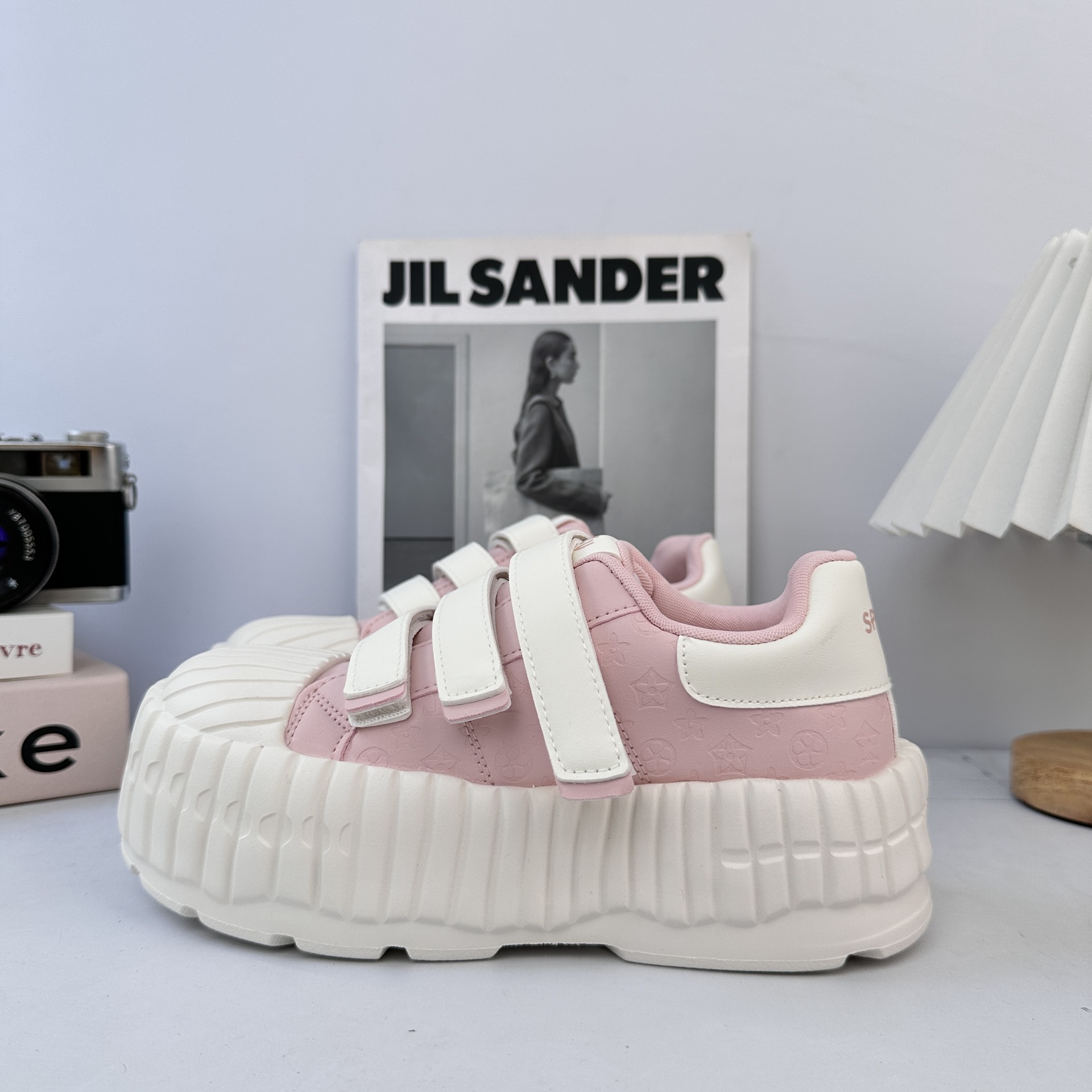 Velcro rosa muffin skate zapatos de mujer feos 2025 otoño nuevo chic nicho de diseño deportivo zapatos blancos pequeños